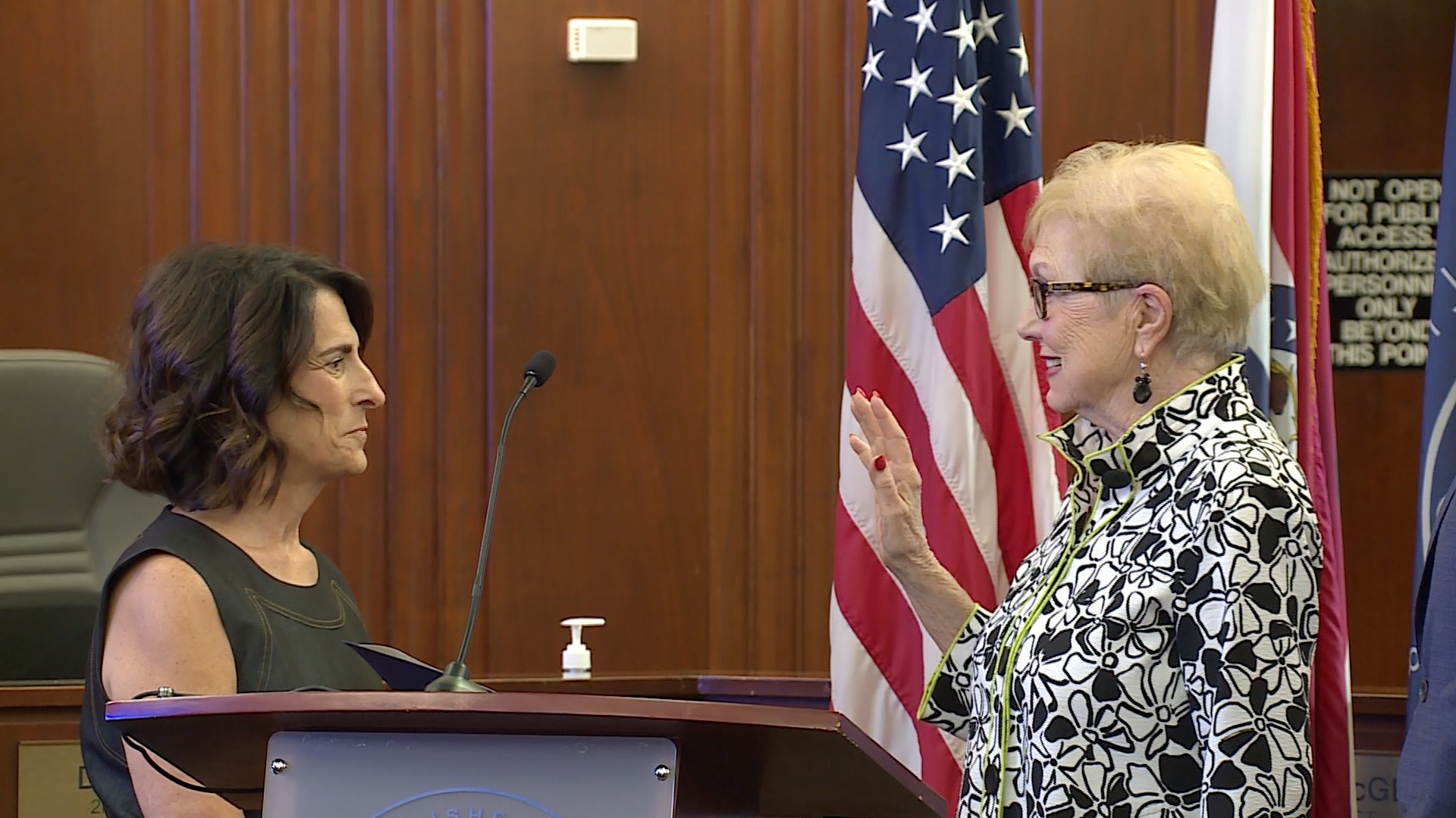 Kay Barnes swearing in.jpg