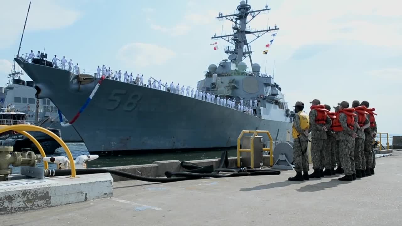 "Noose-like rope" found 3 times near sailor on naval ship