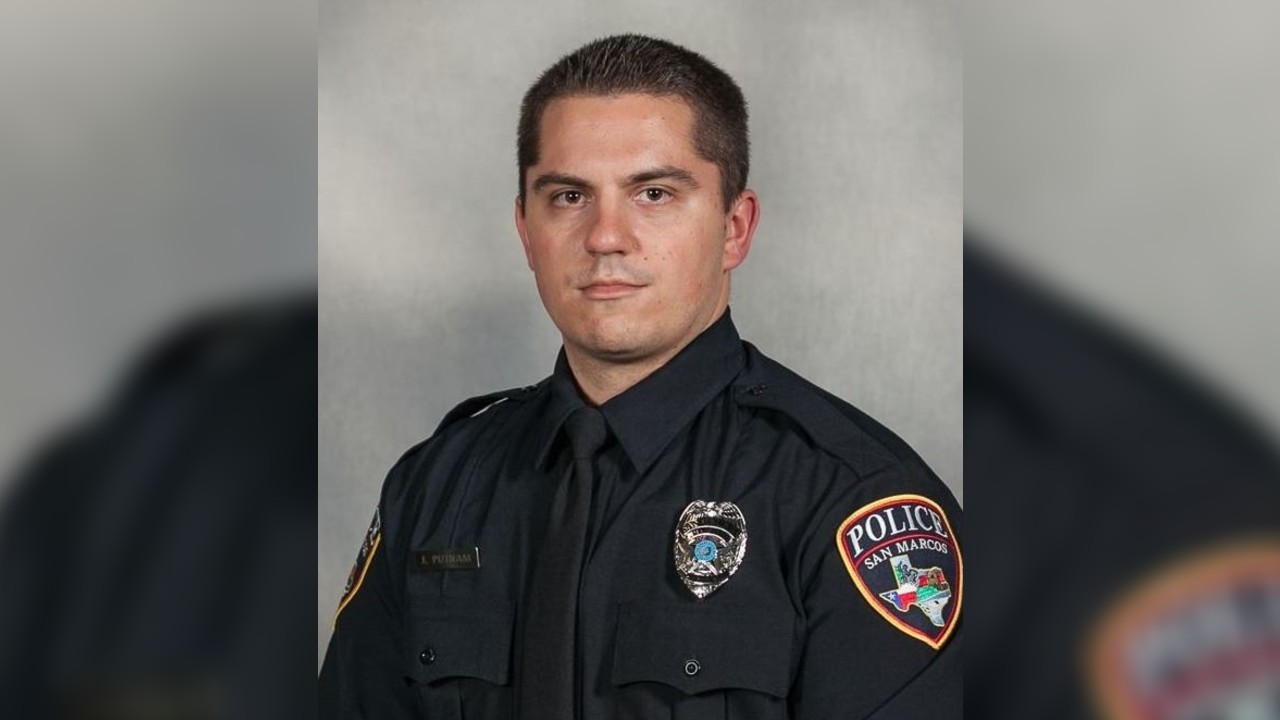 1 officer killed, 2 critically injured in 'ambush' at Texas apartment complex