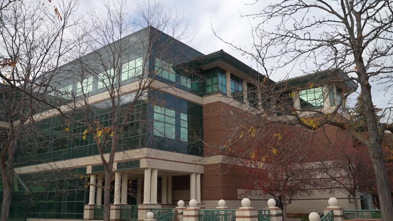 William and Rosemary Gallagher Business Building