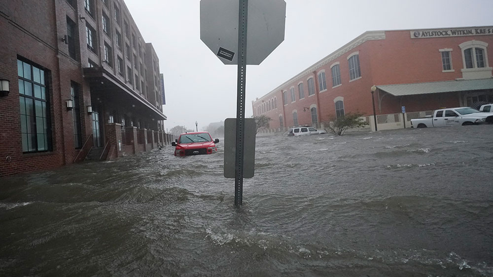 Pensacola-flood-waters-Hurricane-Sally-AP-NEWSROOM.jpg