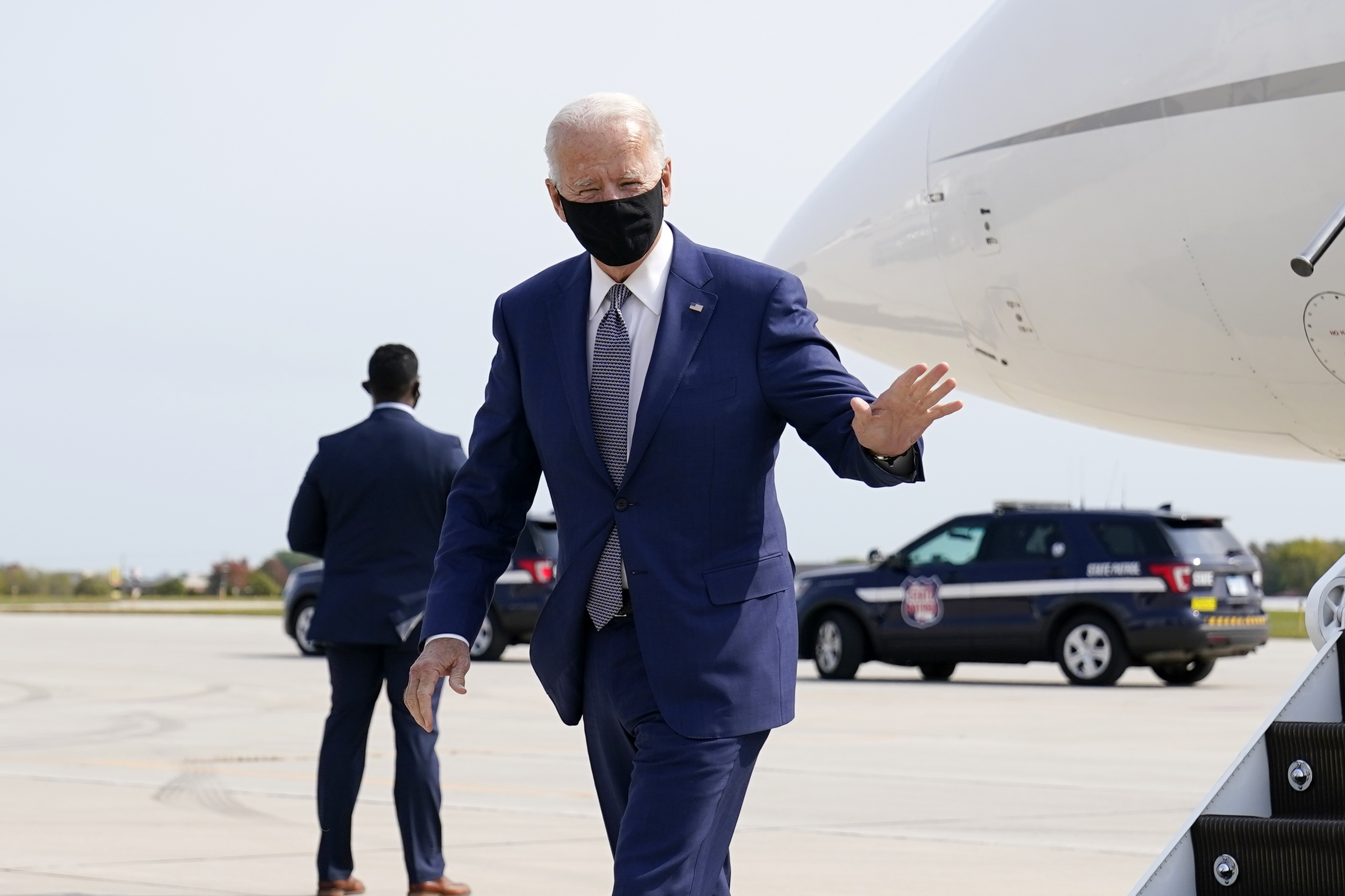 Biden making campaign stop in Wisconsin as US nears 200,000 COVID-19 deaths