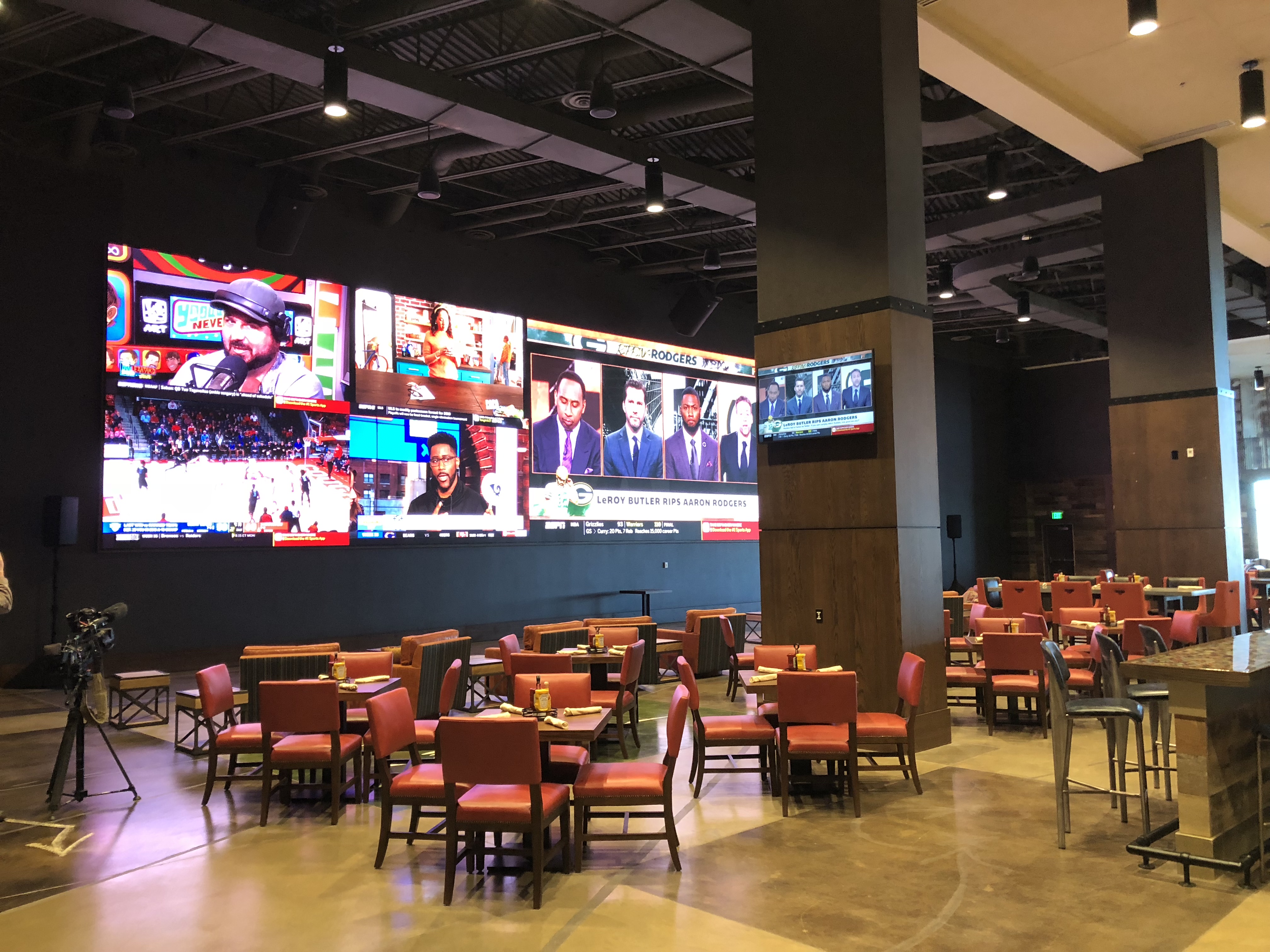 Gaylord Hotel_sports bar.jpg