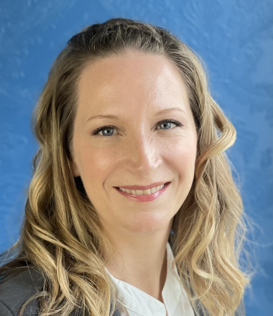 Dana McEwen Headshot.png