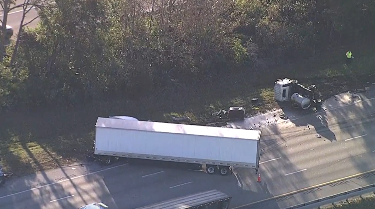 Jackknifed truck on I-75 near Sarasota