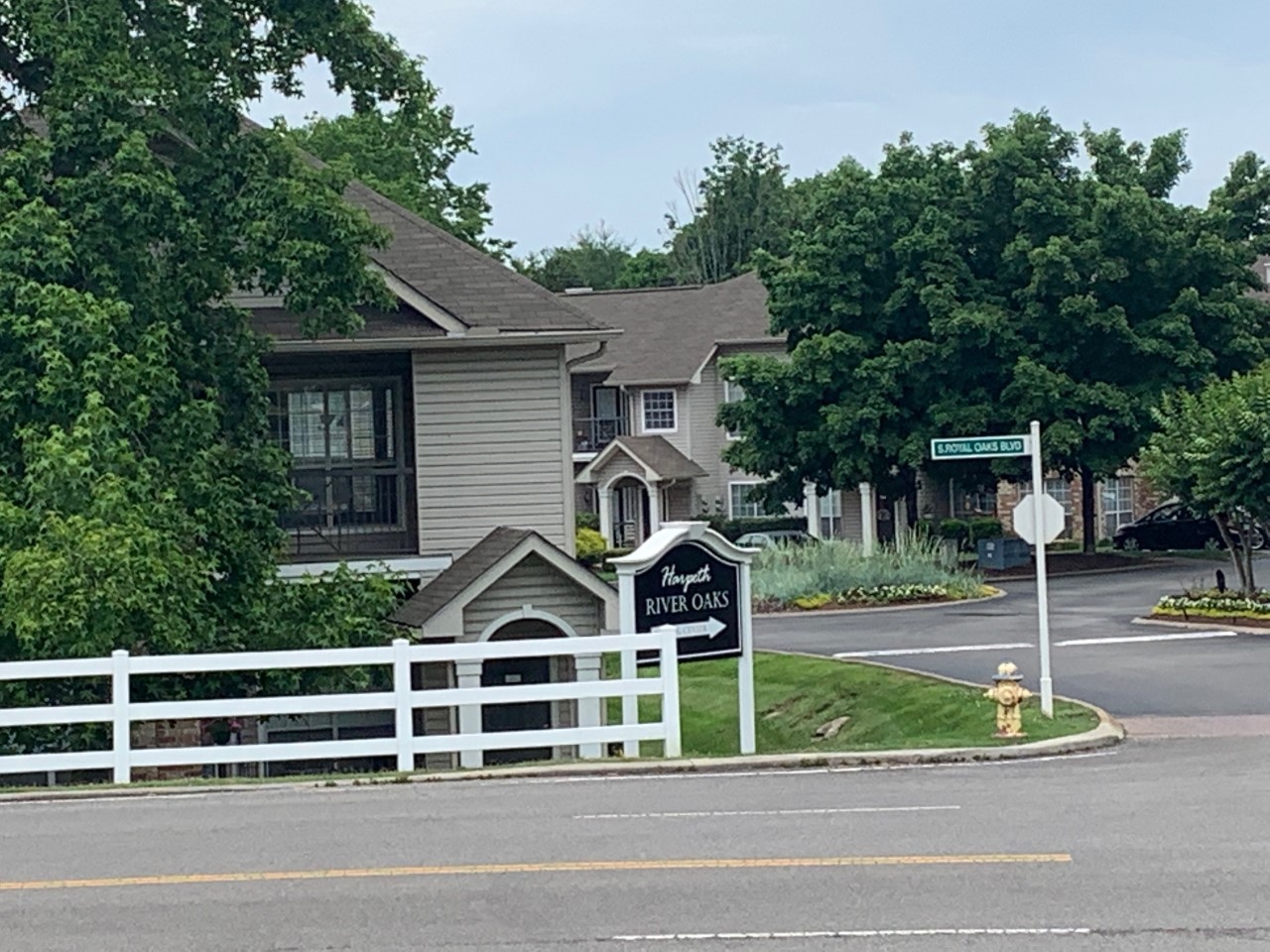 Harpeth River Oaks Apartments