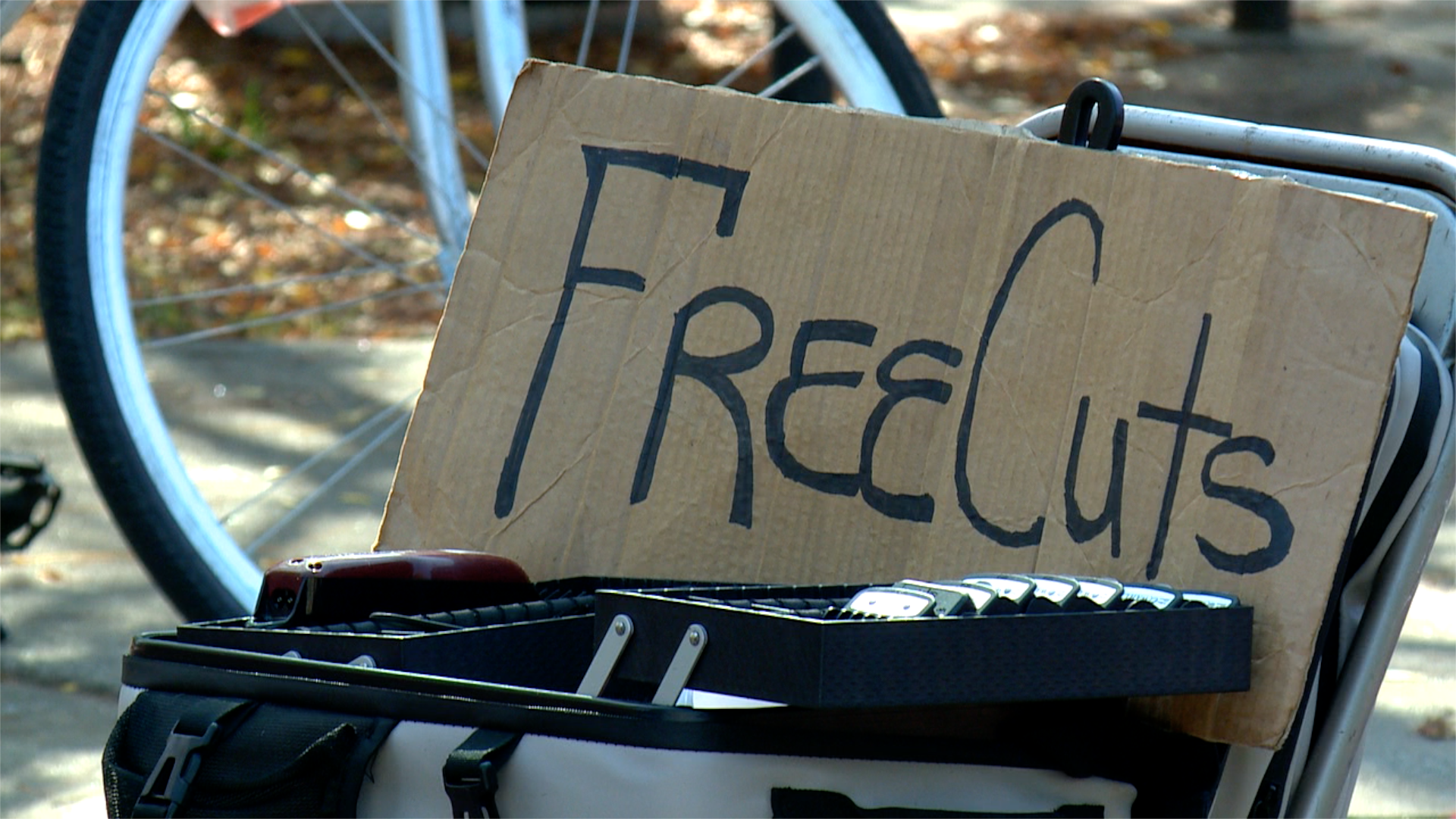 'They're people just like us': Man offers free haircuts for people experiencing homelessness