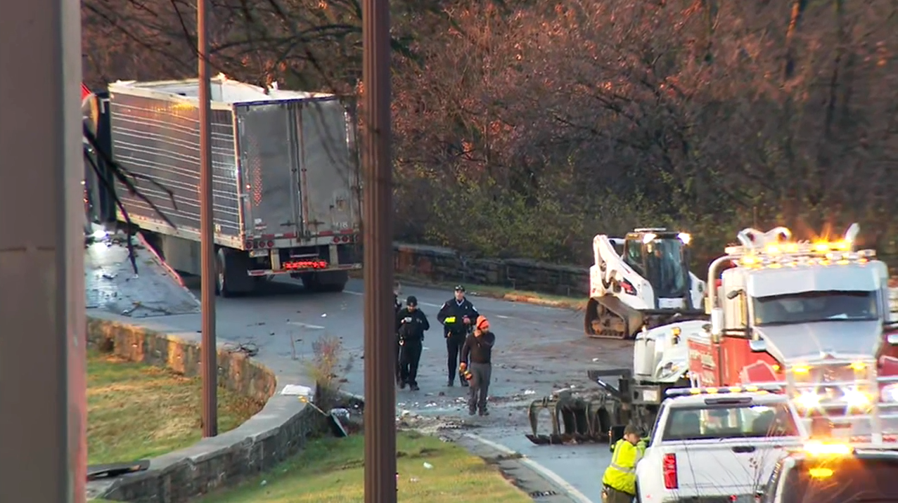 Tractor-trailer spill on BW Parkway