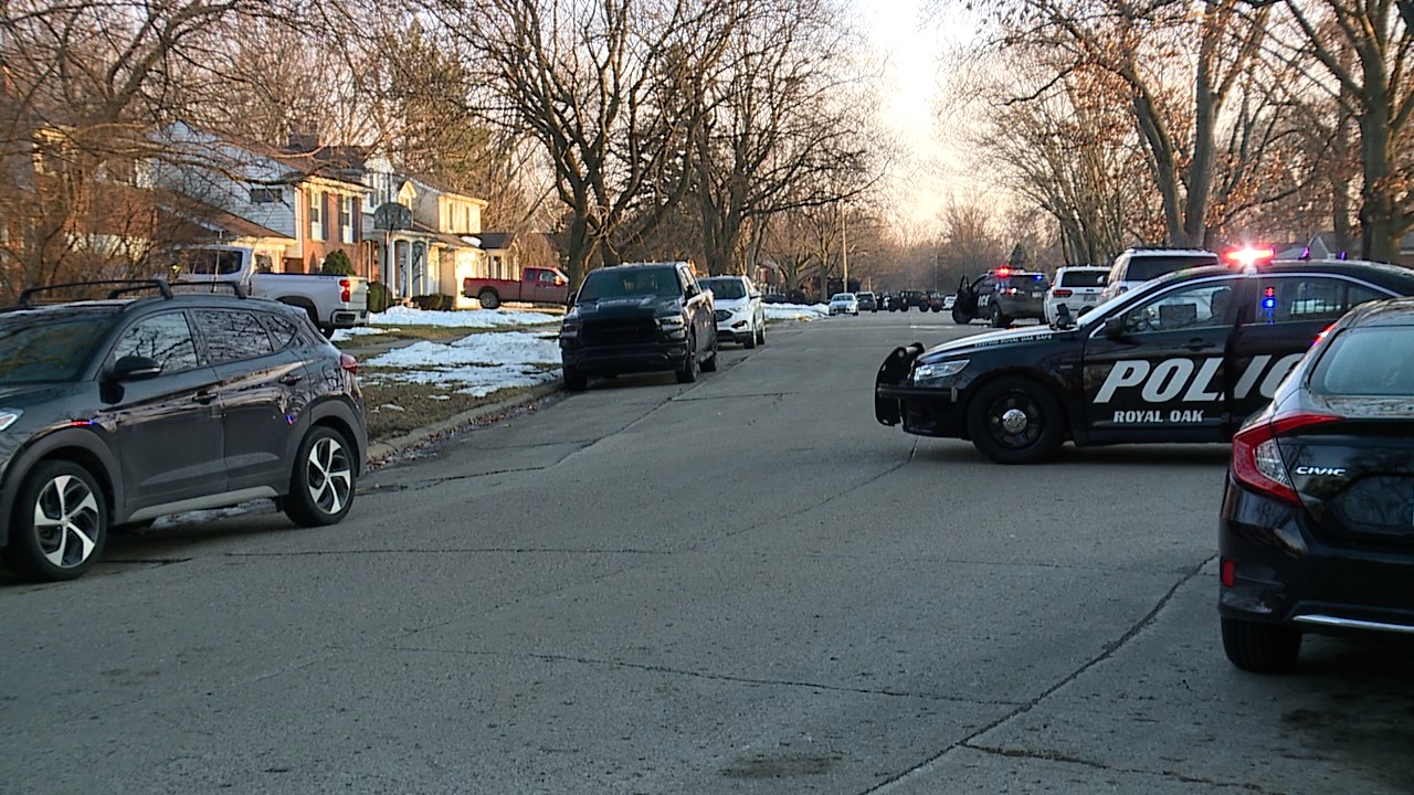 2-27 Royal Oak Barricaded Gunman