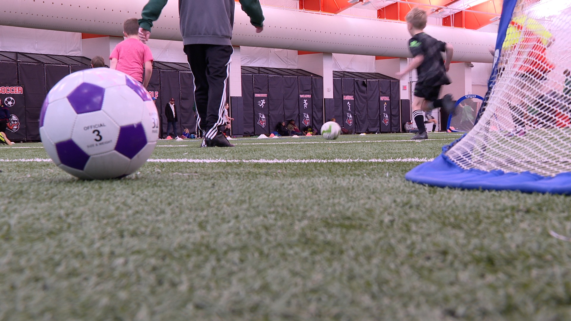KidsPlaySoccerFutbol.jpg