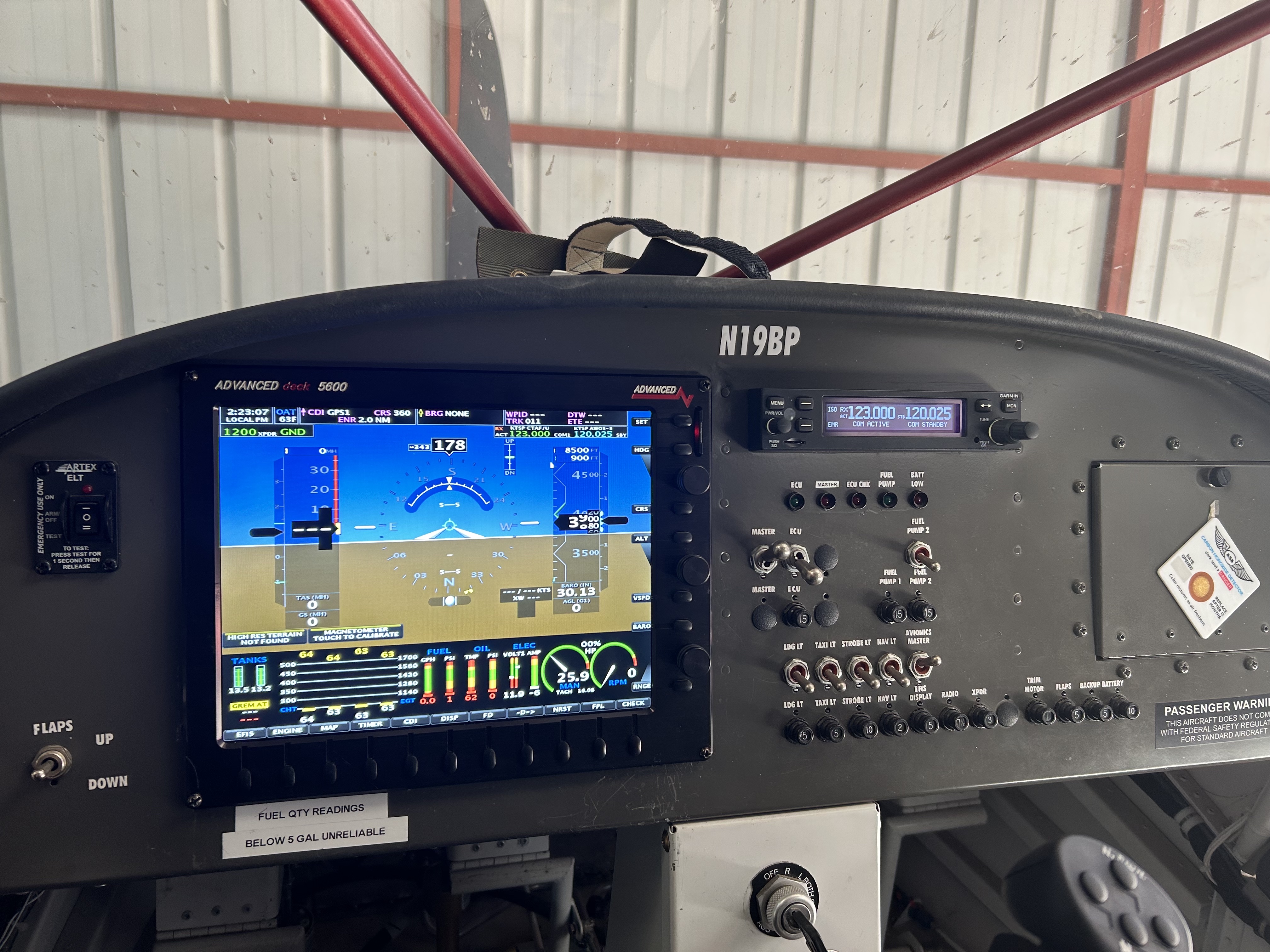 PLANE CONTROLS TEHACHAPI AIRPORT