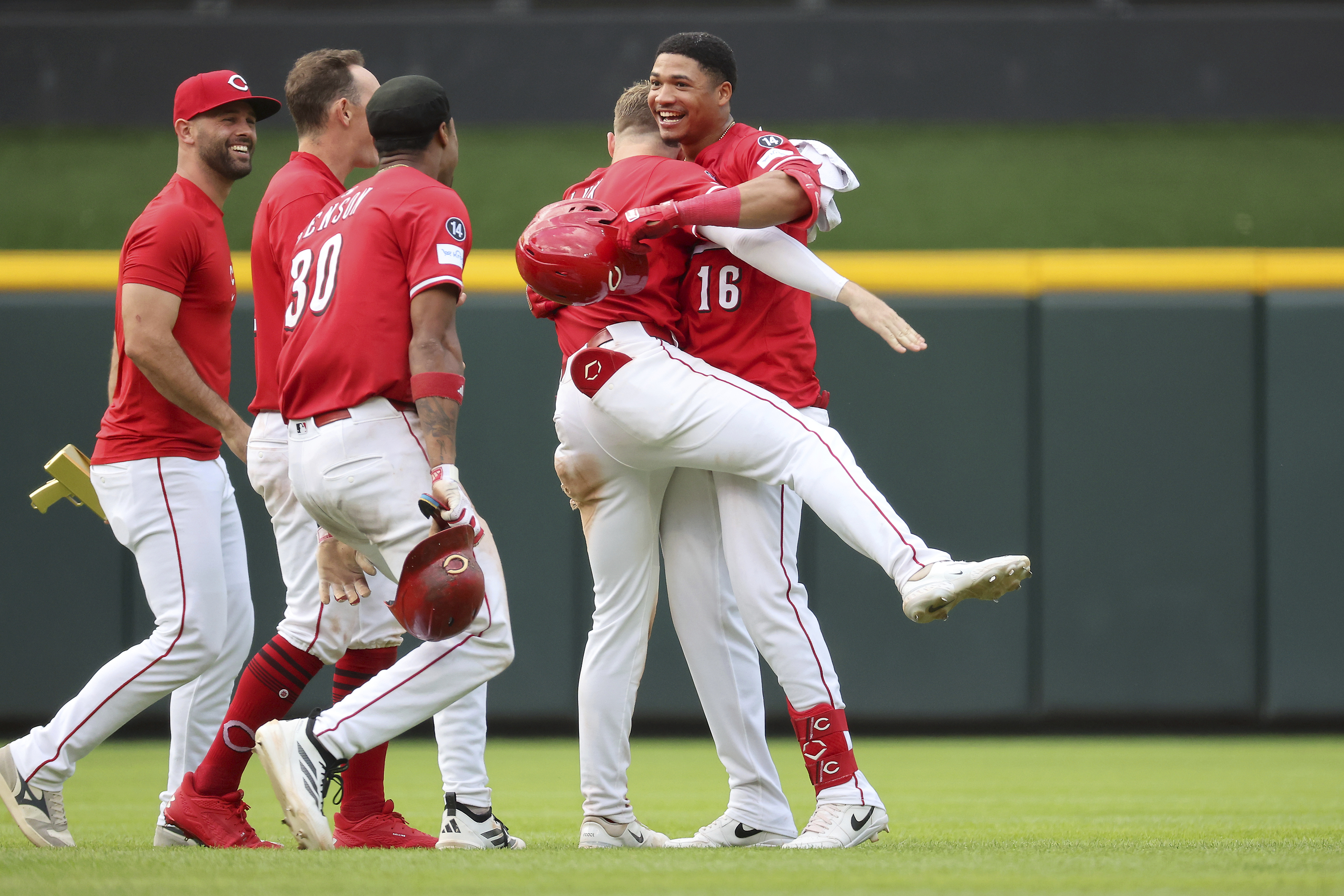 Reds vs Rockies AP