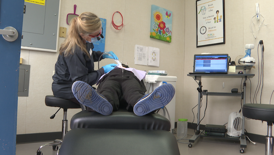 Dentist in the Classroom Tolosa program.png