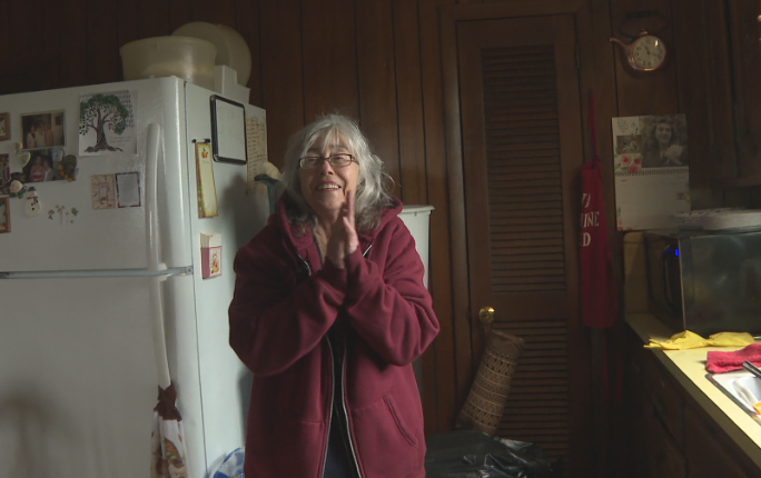 Watch the moment this Nashville neighbor gets her power back on