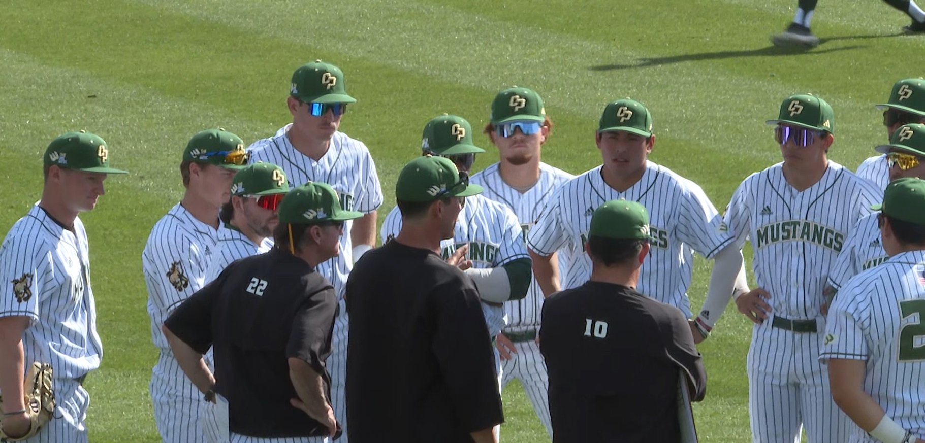 cal poly baseball team.jpg