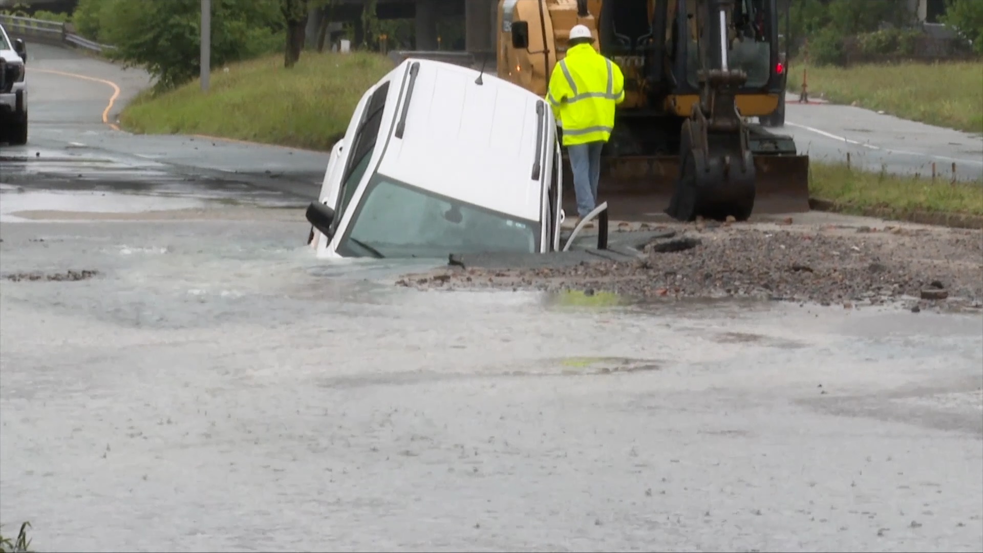 city hall ave car into sinkhole norfolk.jpg