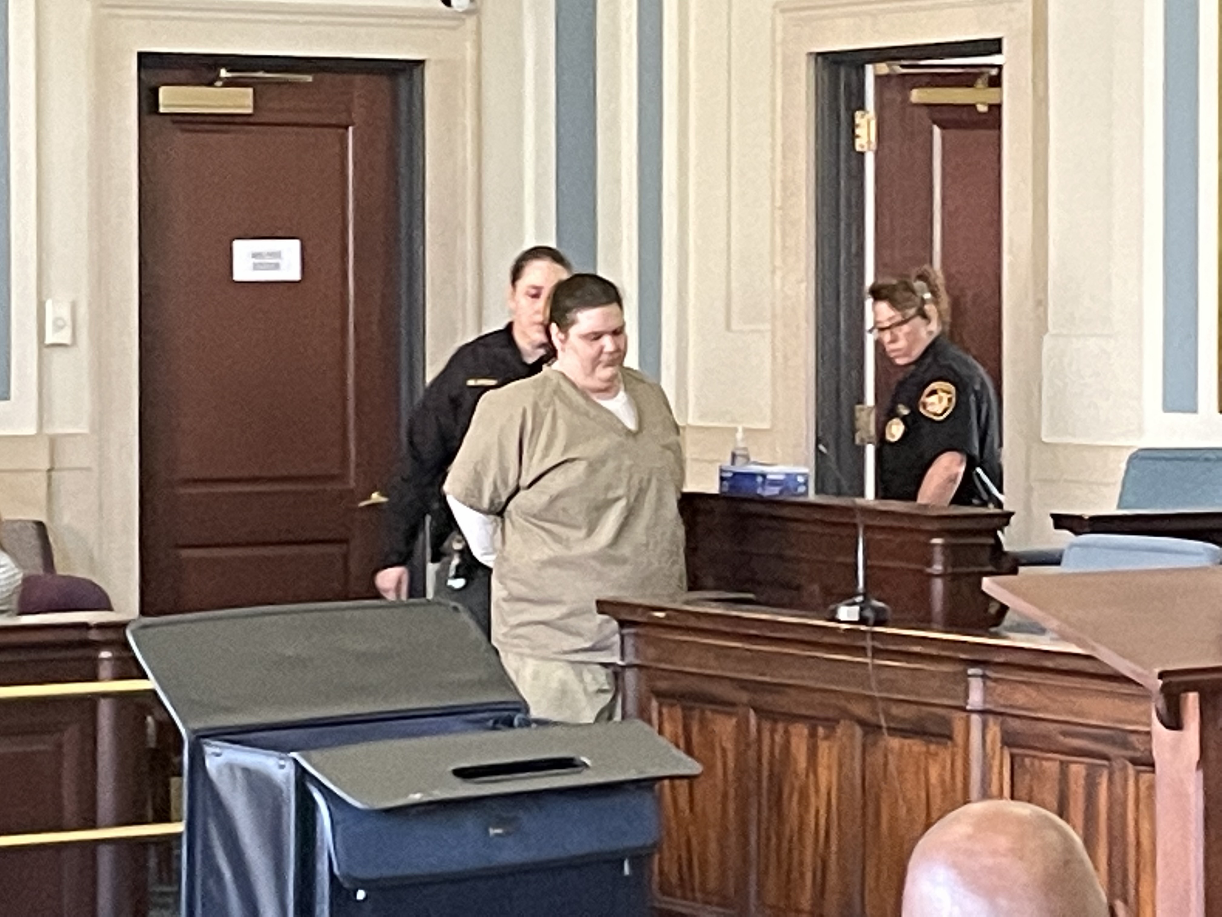 Mother who admitted to abandoning 5-year-old sentenced to 6 months of treatment - Vimarsana News