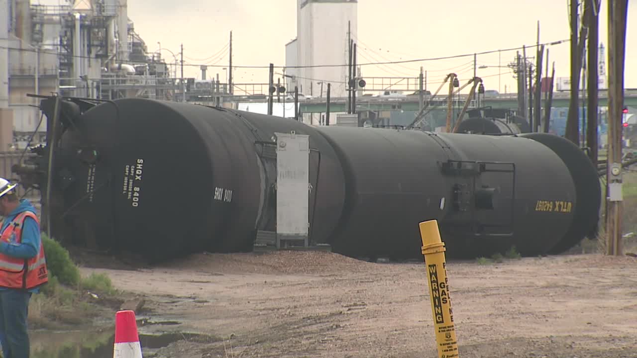 Train derails near Suncor.jpg