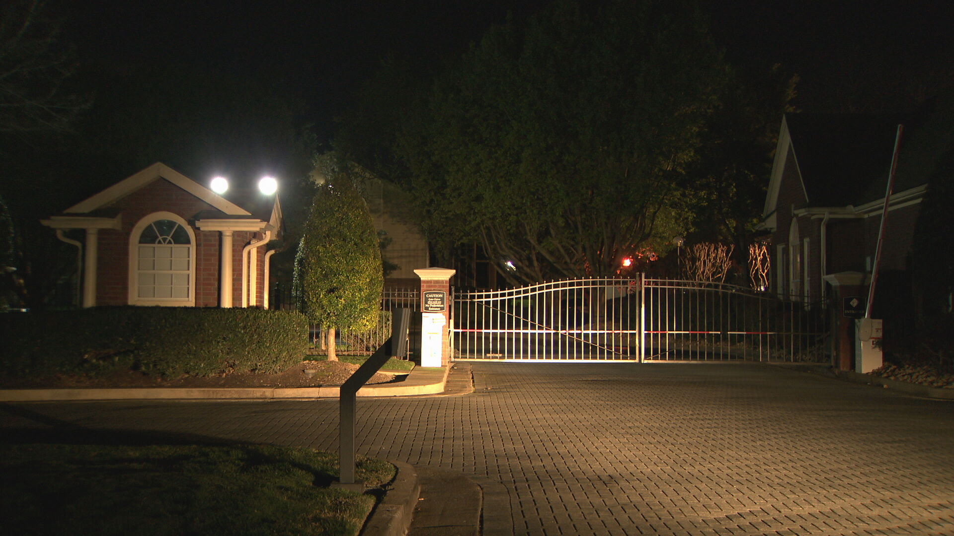 AM MO HERMITAGE CREEPER ARREST VO.transfer_frame_827.jpeg