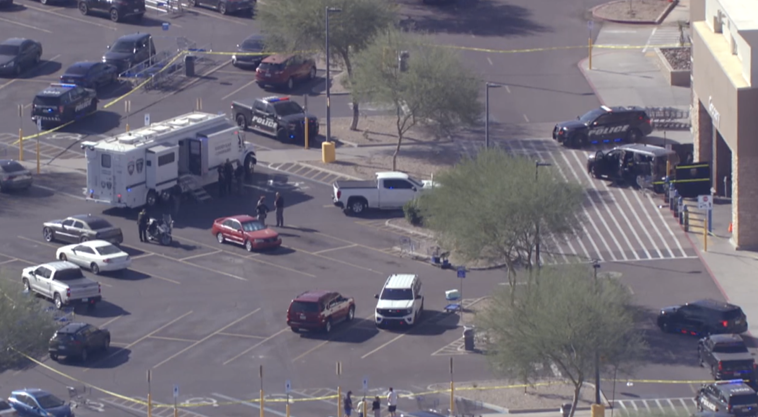 Woman dead, child injured after being struck by vehicle in Goodyear
