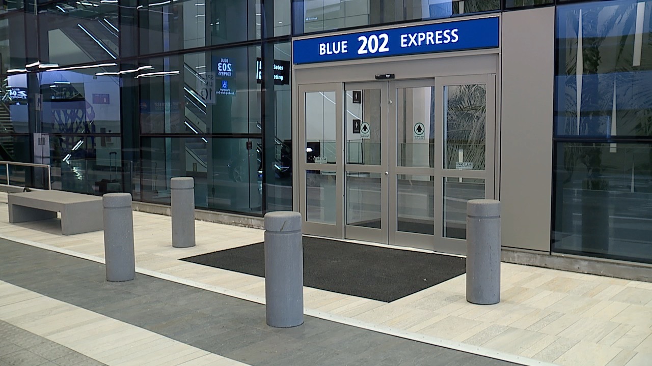 tampa international airport-tpa-express curbsides for passengers (2).jpg
