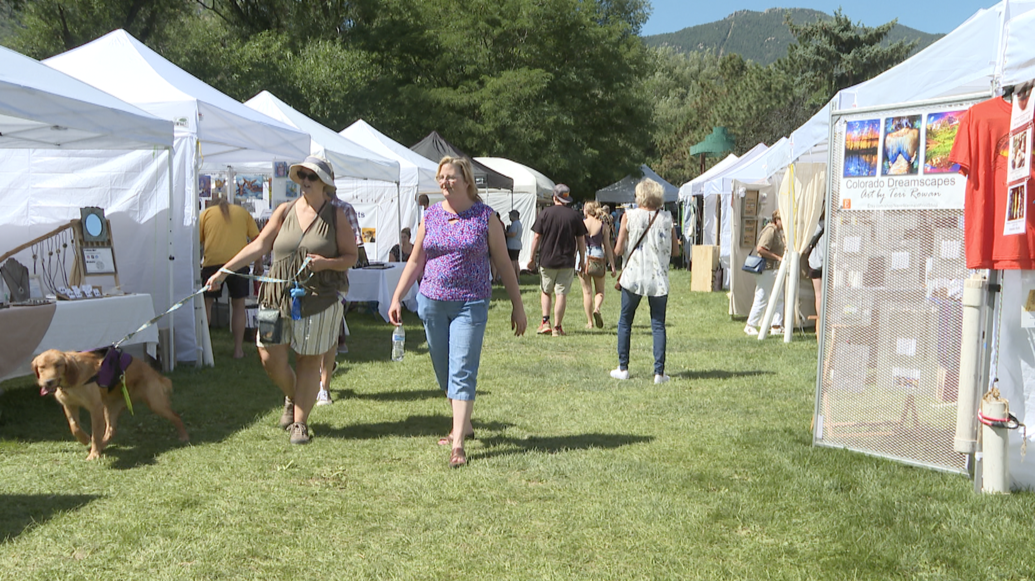 Commonwheel Art Festival draws crowds of locals and tourists 