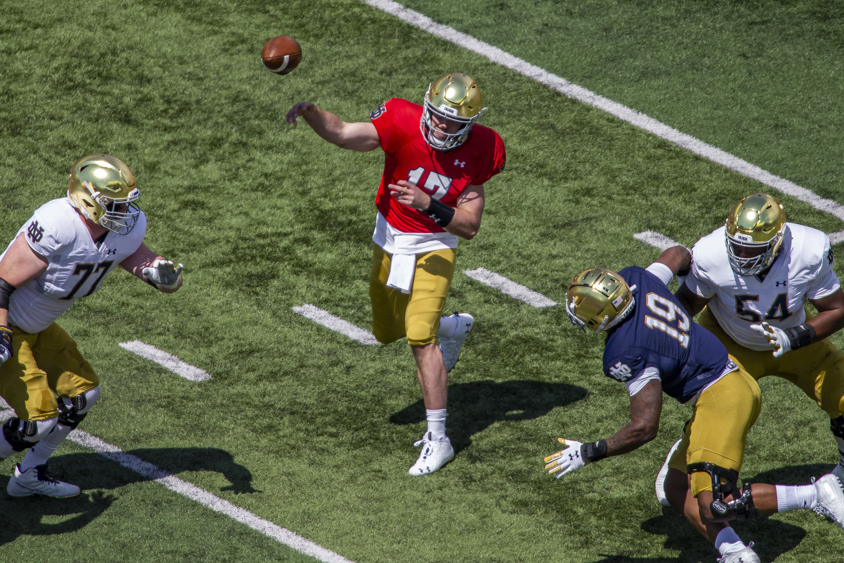 Notre Dame Fighting Irish QB Jack Coan throws in 2021 spring game