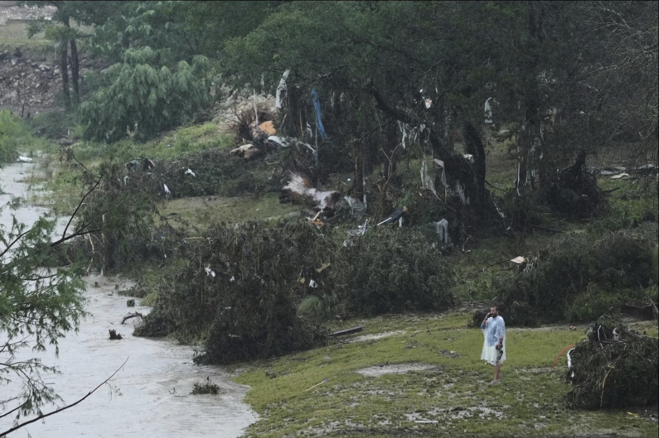 0704 KERRVILLE FLOODING - AP ERIC GAY.jpg
