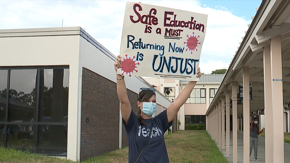Pinellas-teachers-rally-to-keep-schools-closed-2.png