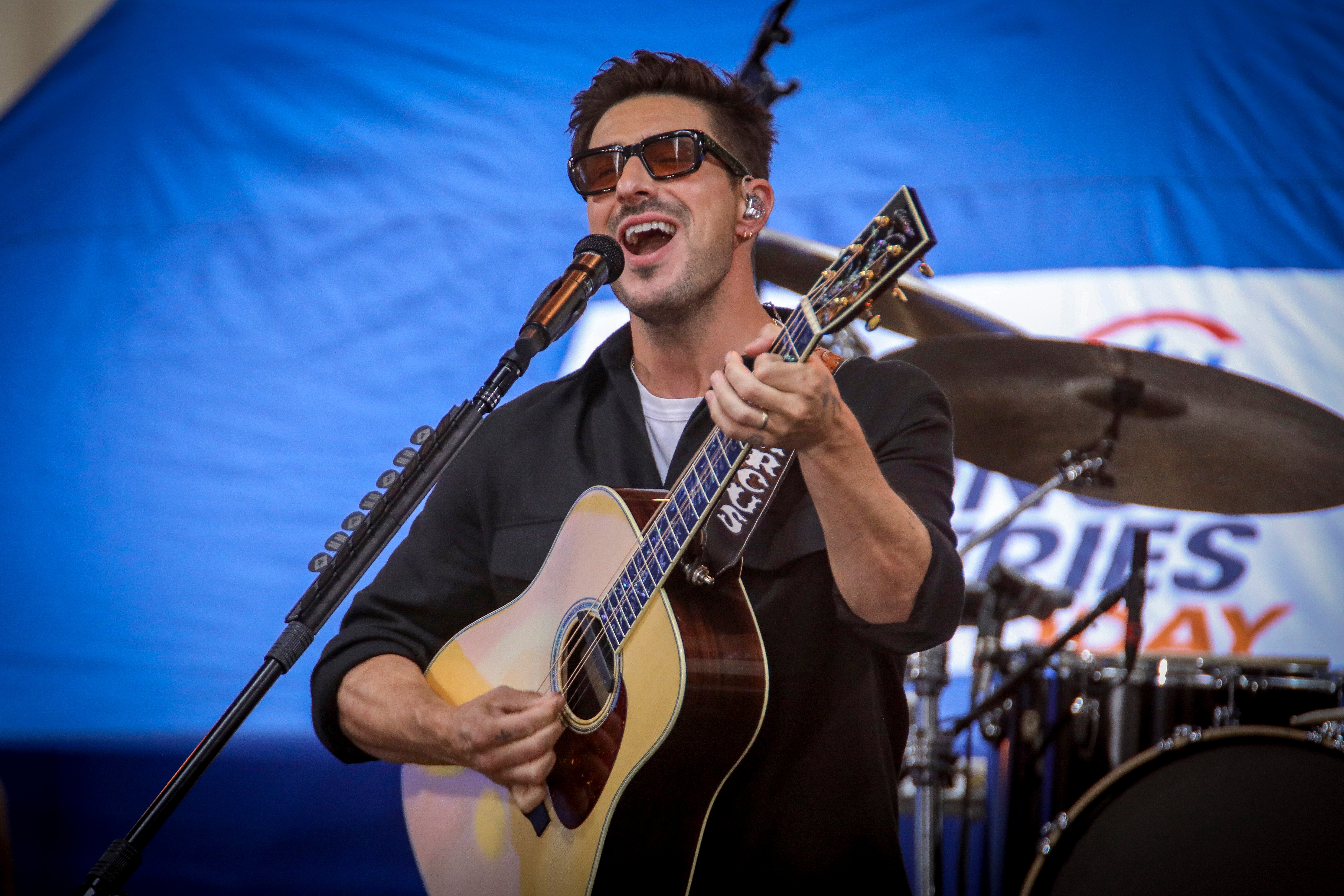 Mumford & Sons Perform on NBC's Today Show