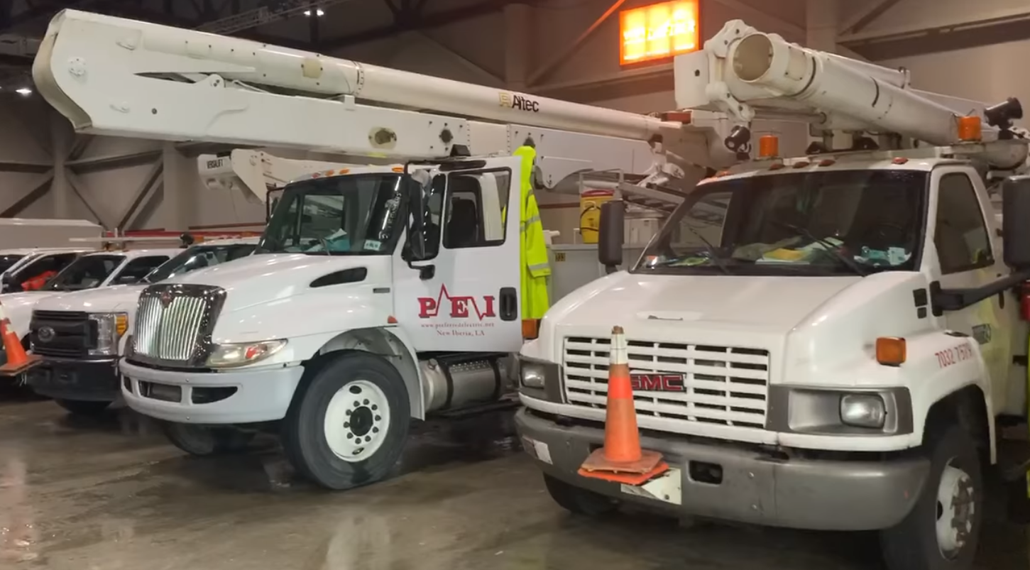 LUS crews restoring power.PNG
