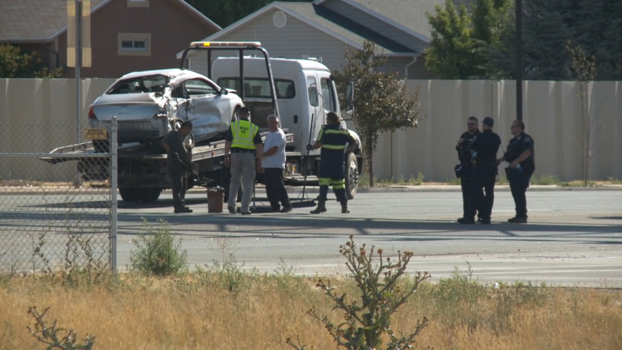 2 people hospitalized after serious crash on Mountain View Corridor