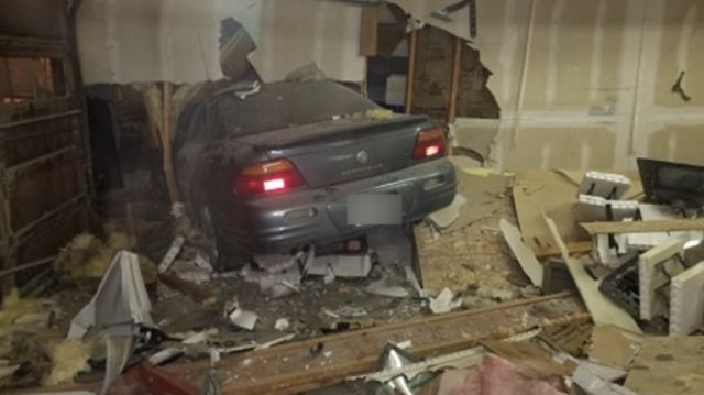 Car crashes into building in Great Falls