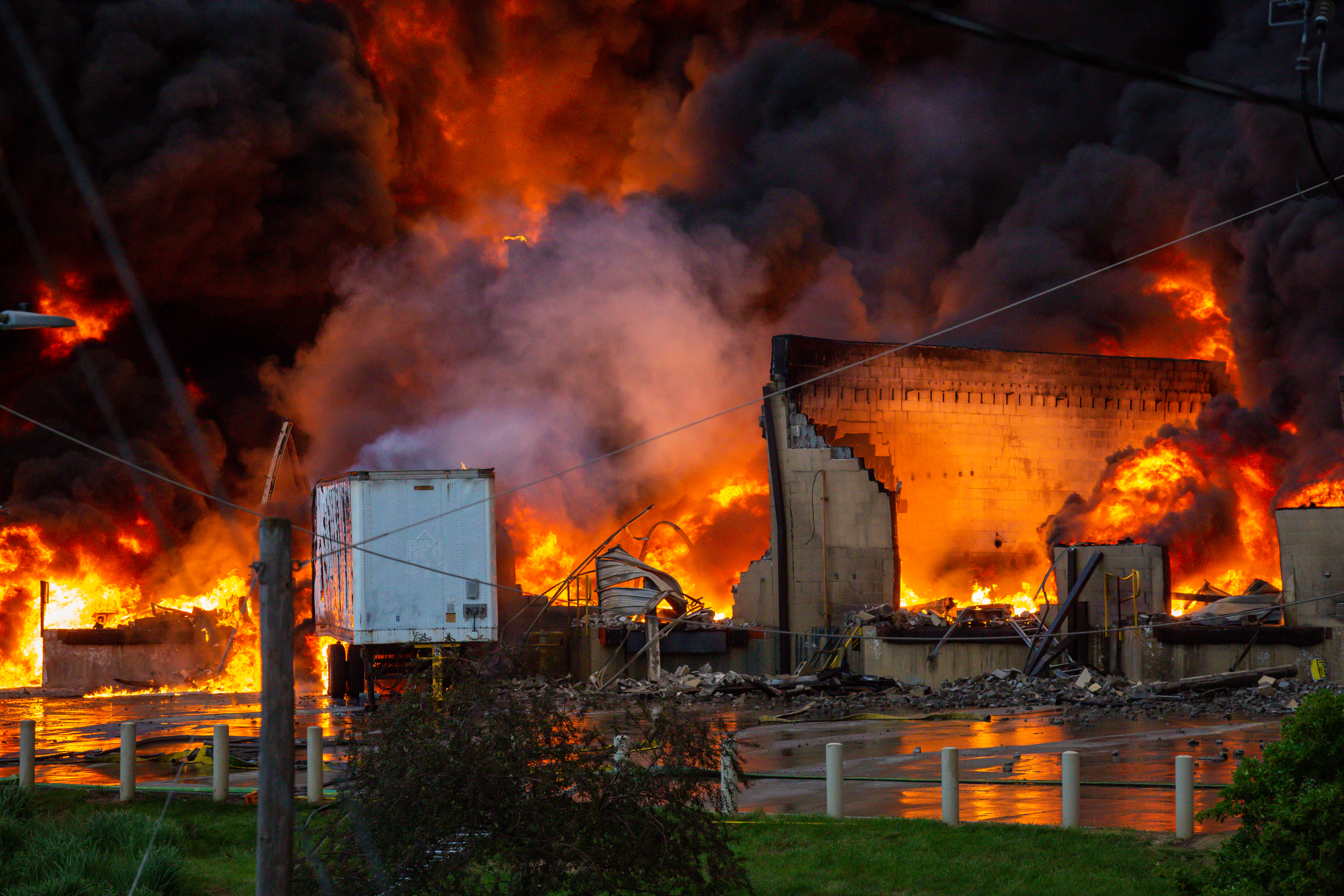 202200530 Nox Crete Factory Fire -LKamrowski-1005.jpg