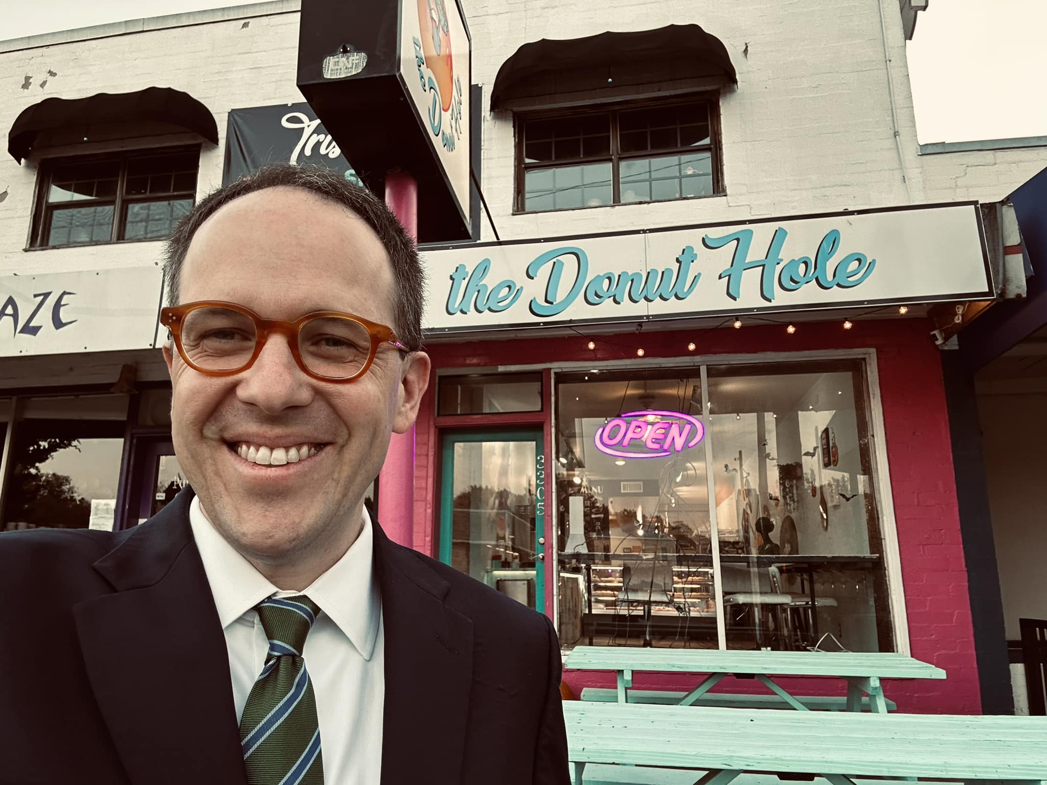 Tulsa Mayor Bynum visits The Donut Hole