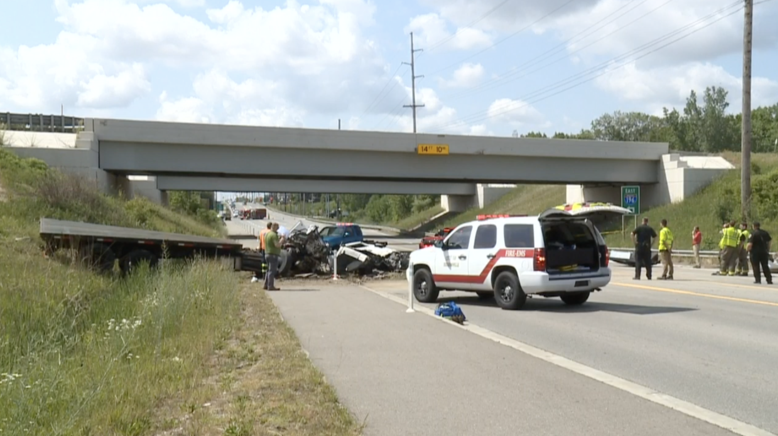 Semi crash shuts down I-196 in Hudsonville