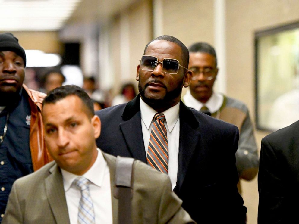 r-kelly-court-01-ap-jef-190508_hpMain_4x3_992.jpg