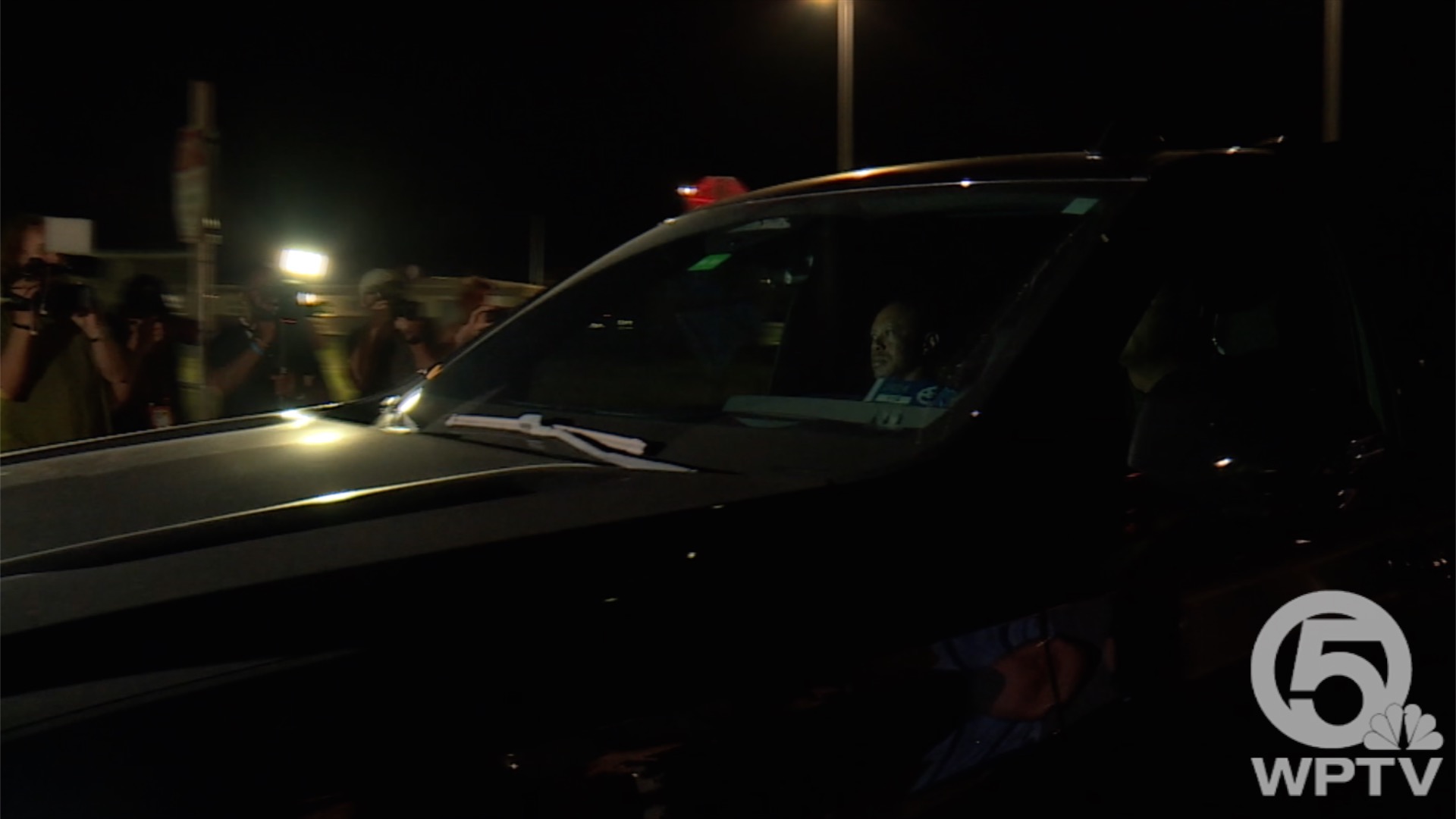 Tiger Woods leaves Martin County Jail 