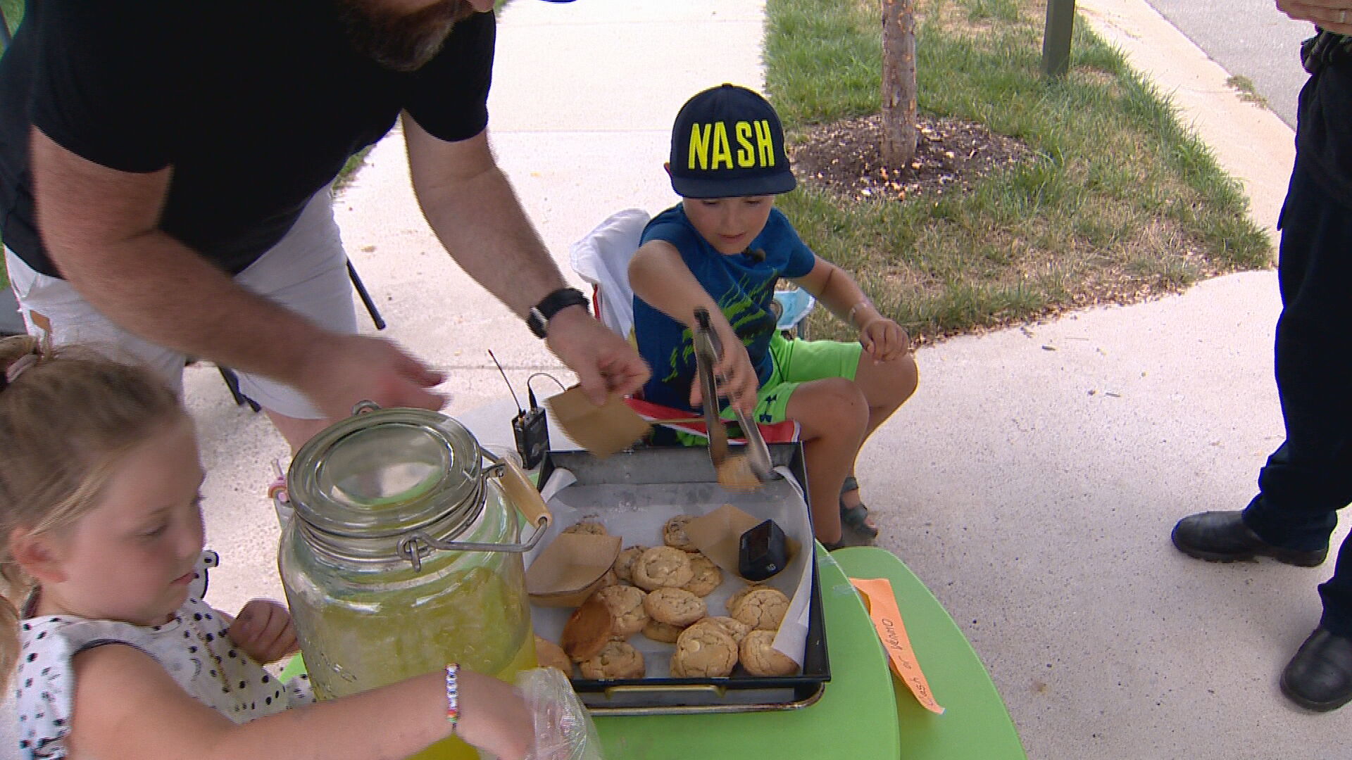 Lemonade stand helps .jpeg