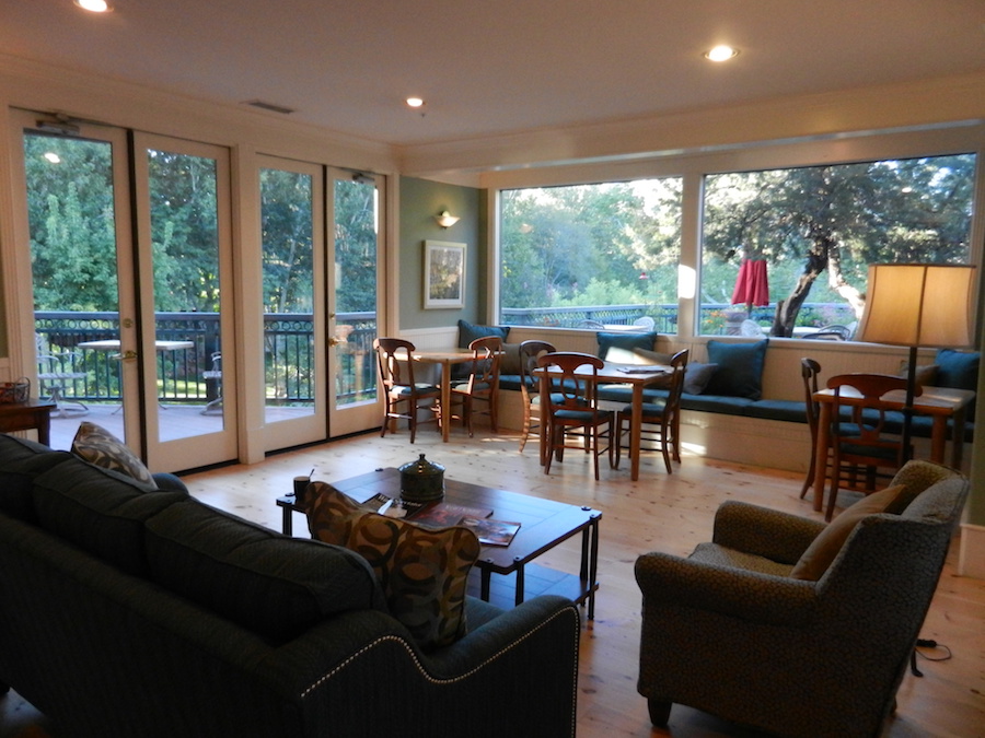 19-Best Service-The Inn Above Oak Creek-Guest Room.jpg