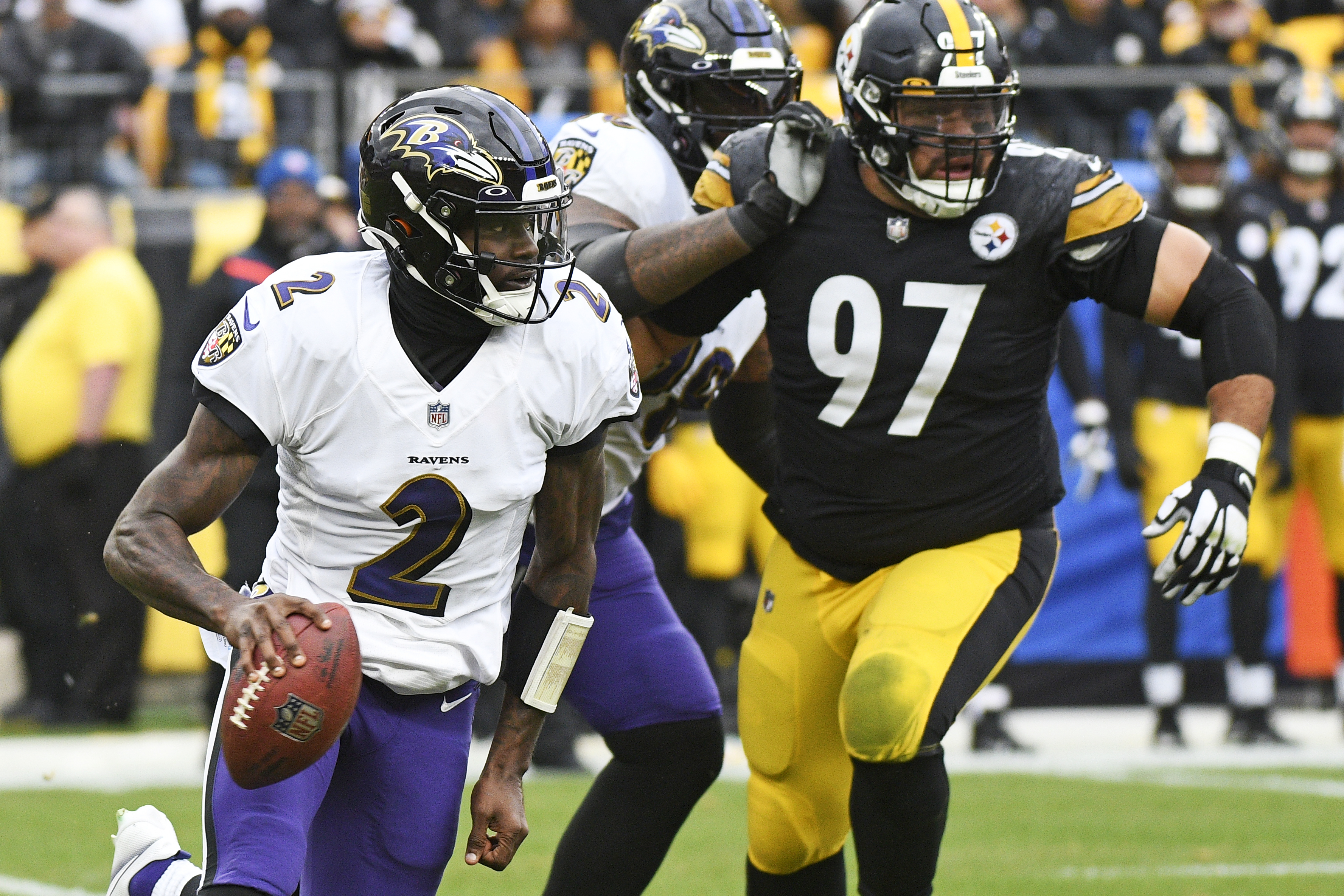 Baltimore Ravens QB Tyler Huntley scrambles at Pittsburgh Steelers, Dec. 11, 2022