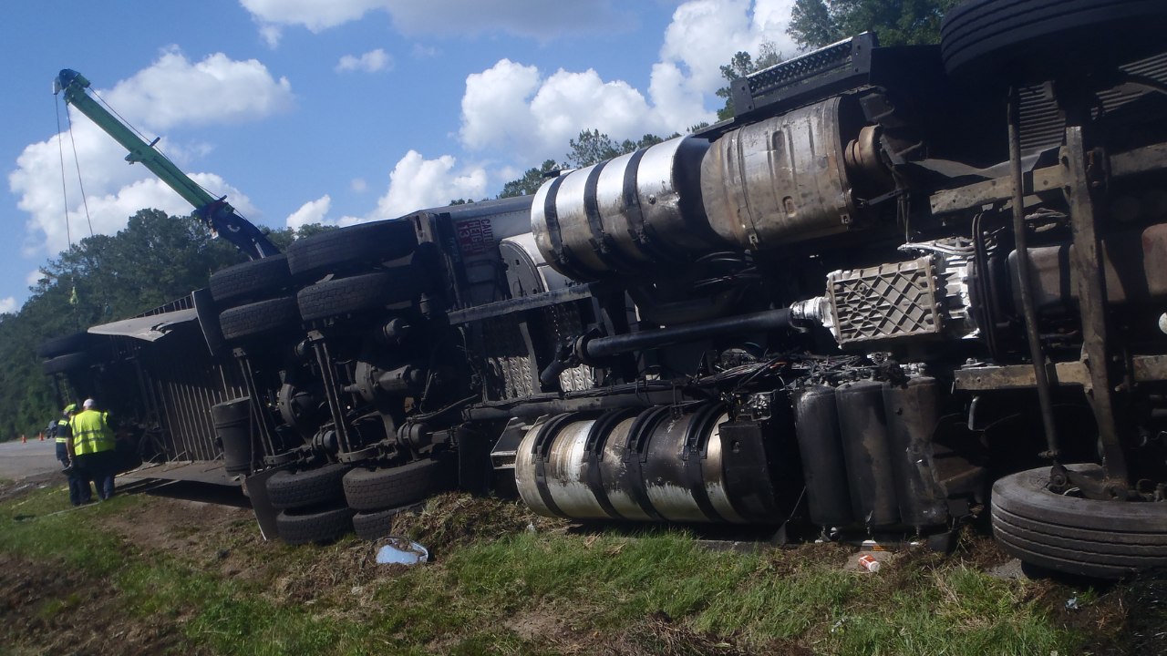  Semi Truck Carrying Frozen Food Overturns, Collides with UHAUL Box Truck 