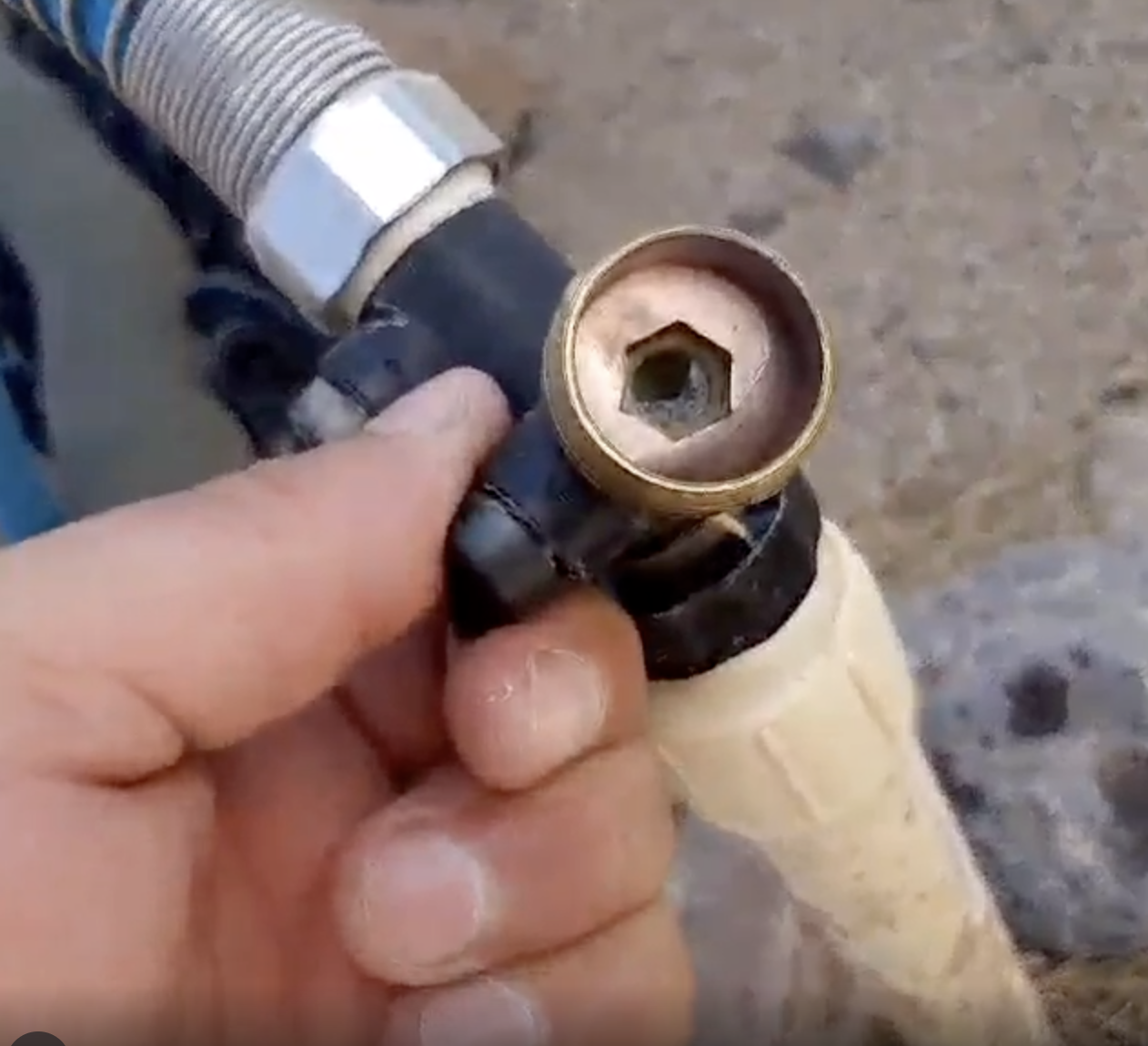 Broken well, no water in Golden Valley