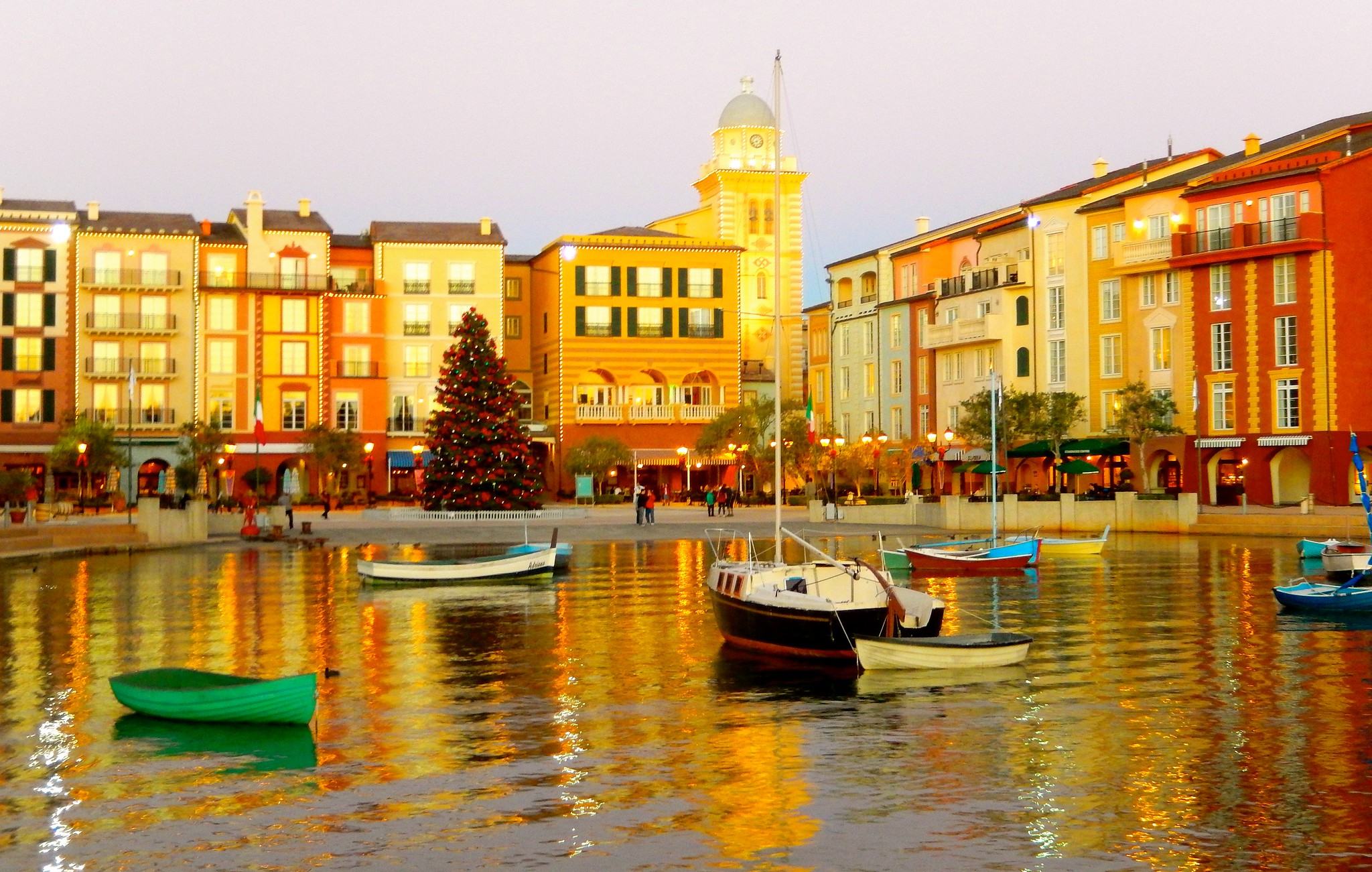 Hotels at the Universal Orlando Resort have announced that more than 800 employees will be losing their jobs as the theme park industry continues to be devastated by the pandemic.