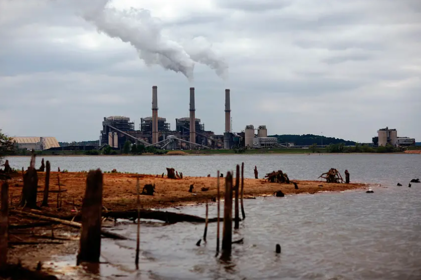 Martin Lake coal fired plant.PNG