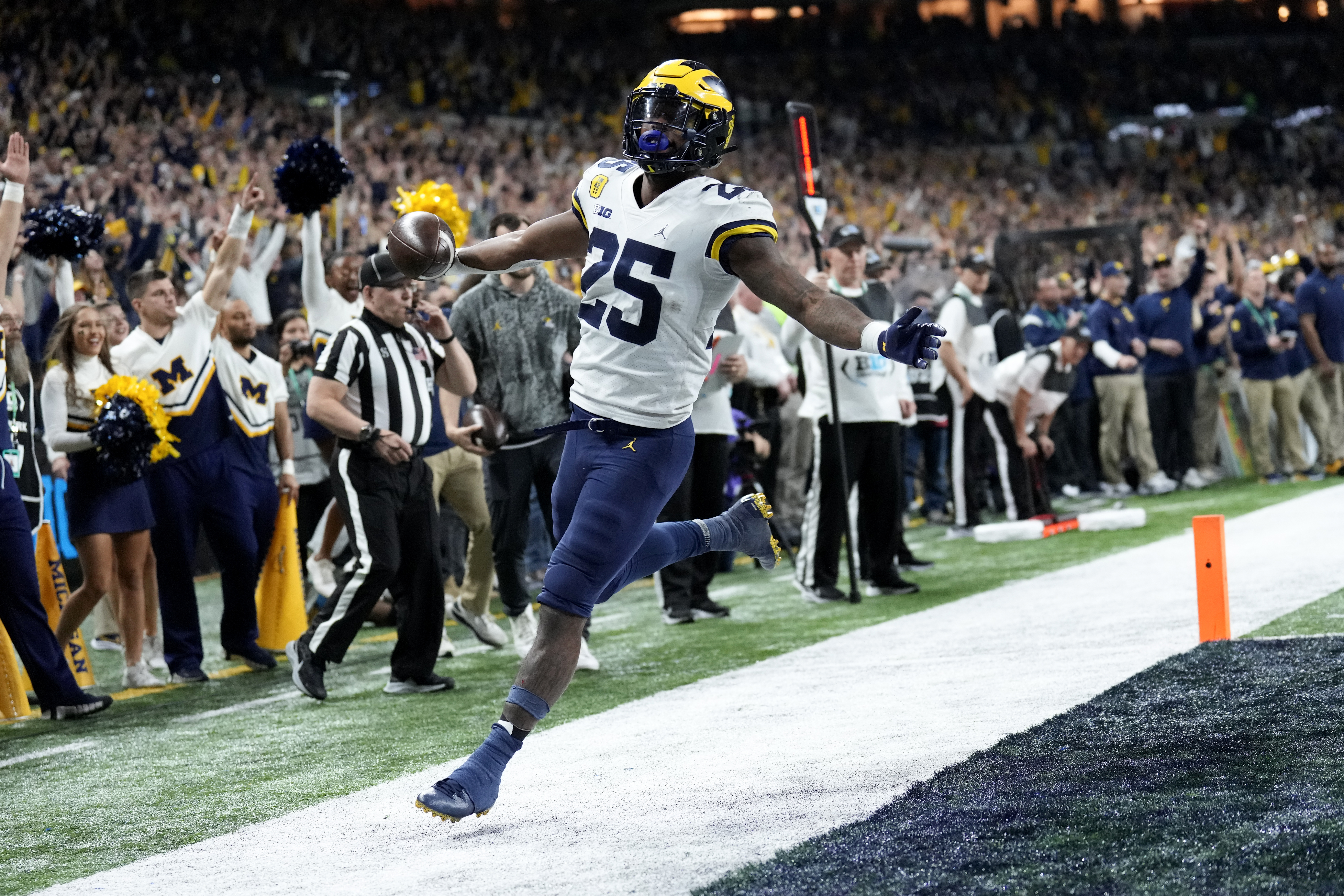 Hassan Haskins APTOPIX Big Ten Championship Football