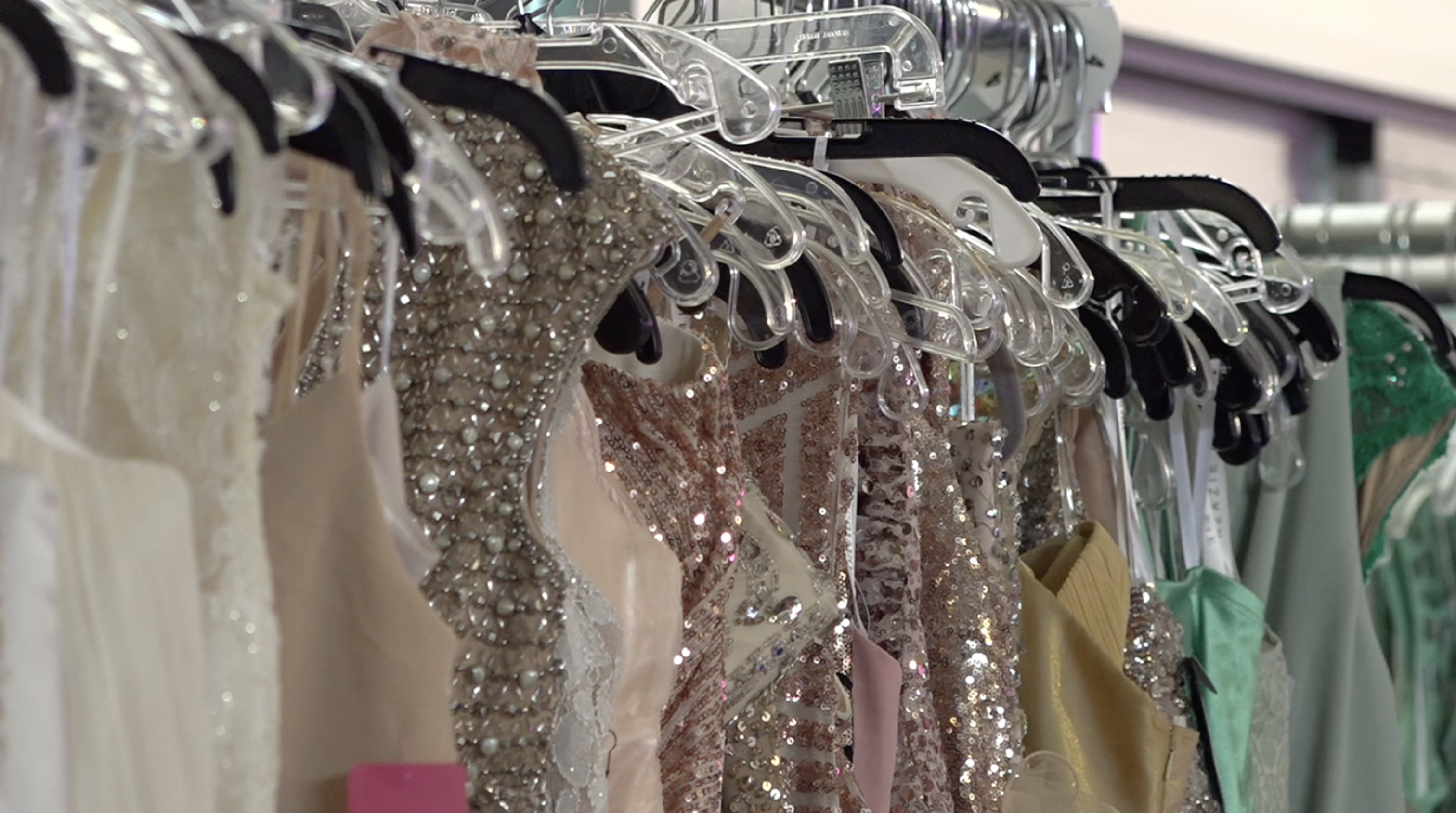 San Diego prom dresses and accessories at lower costs 