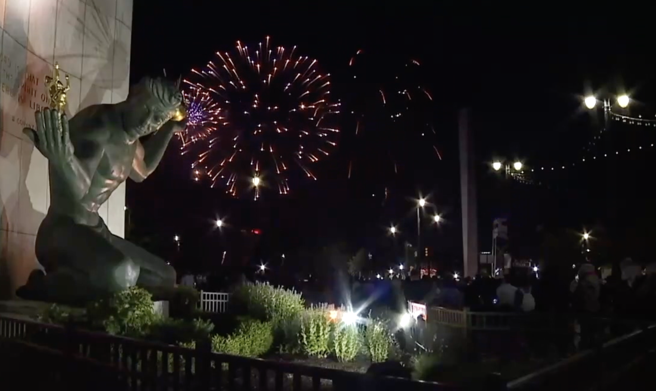 Detroit fireworks good photo - 2.png