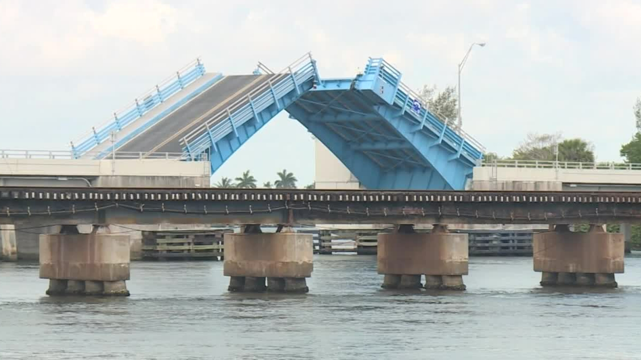 The St. Lucie River railroad bridge in Stuart on July 25, 2022.jpg