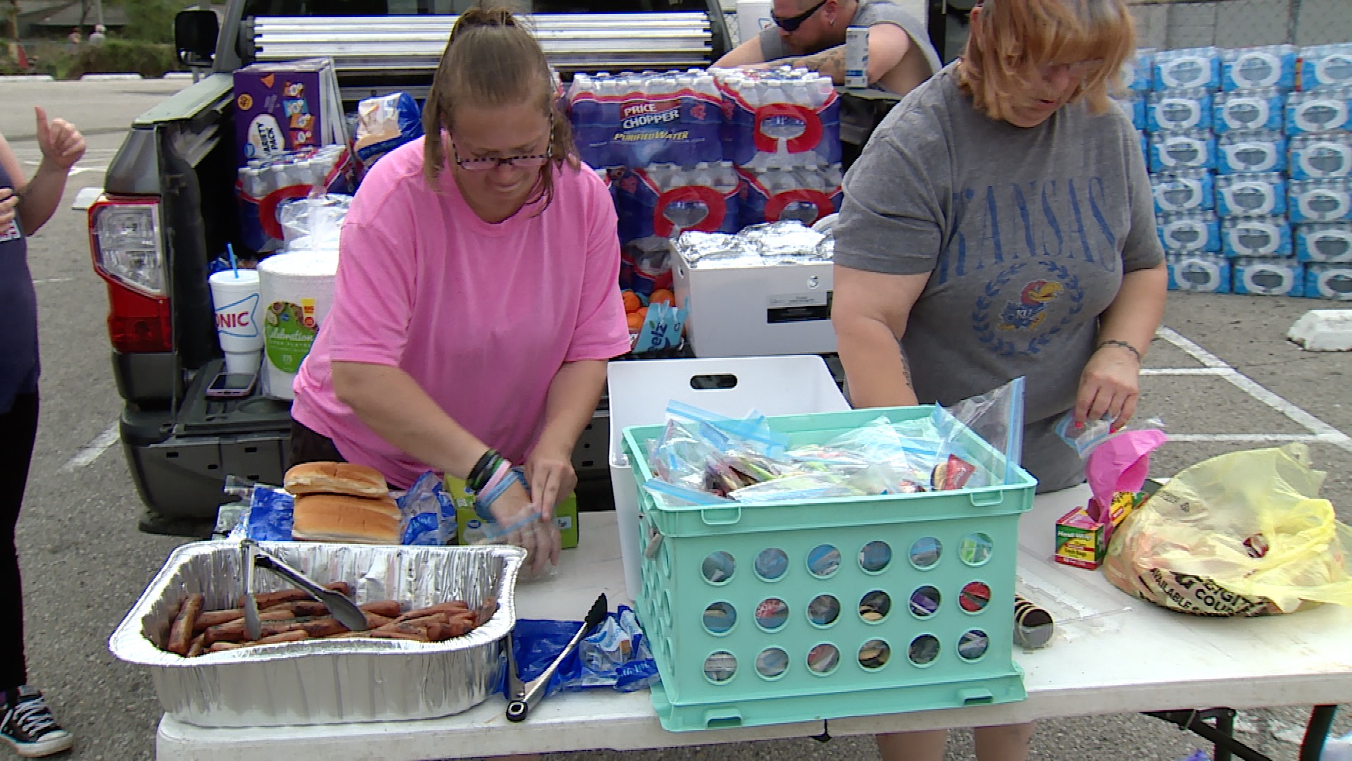 Ottawa neighbors helping